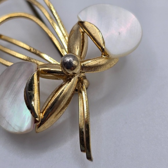 Mother of Pearl Gold Tone Brooch and Clip On Earrings‎ Womens Fashion Jewelry - Picture 3 of 10